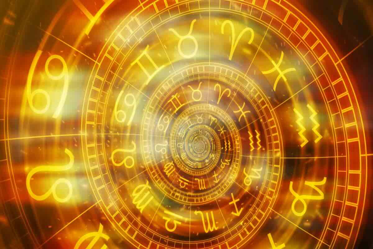 Oroscopo: fine dell'anno difficile per alcuni segni zodiacali